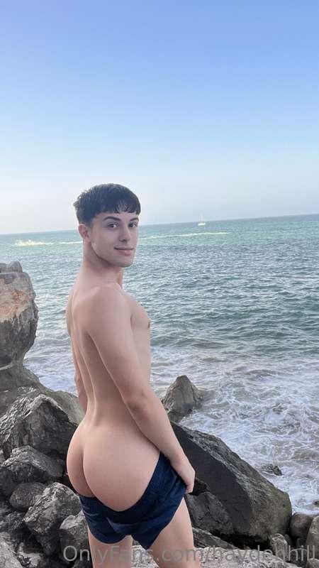 Do you like the view? 🍑