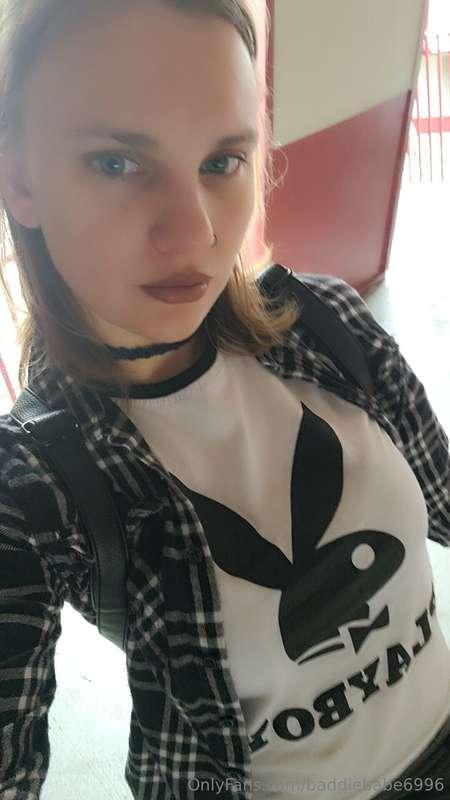 Hiya my loves 🖤🐰