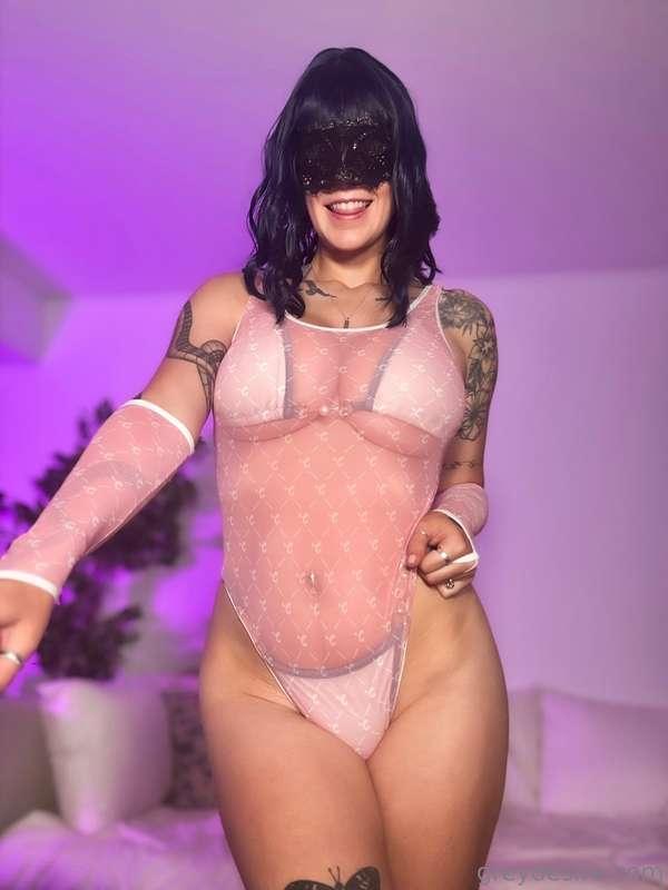 Do you like my outfit? 😇