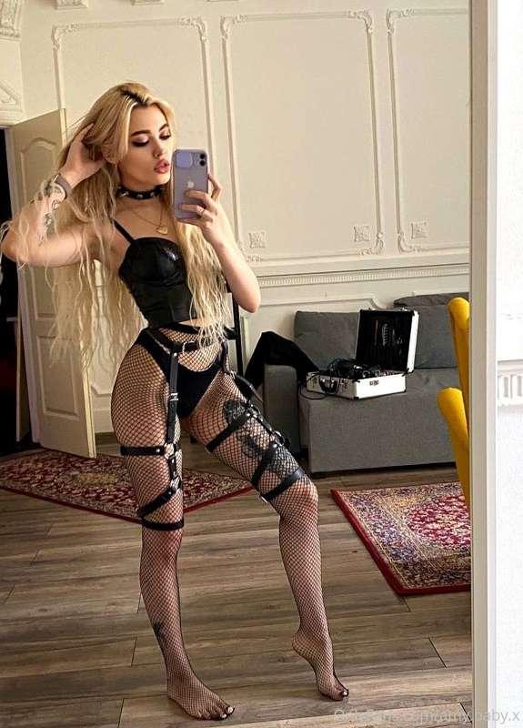 I have dirty thoughts and need help, will you play with me?👄