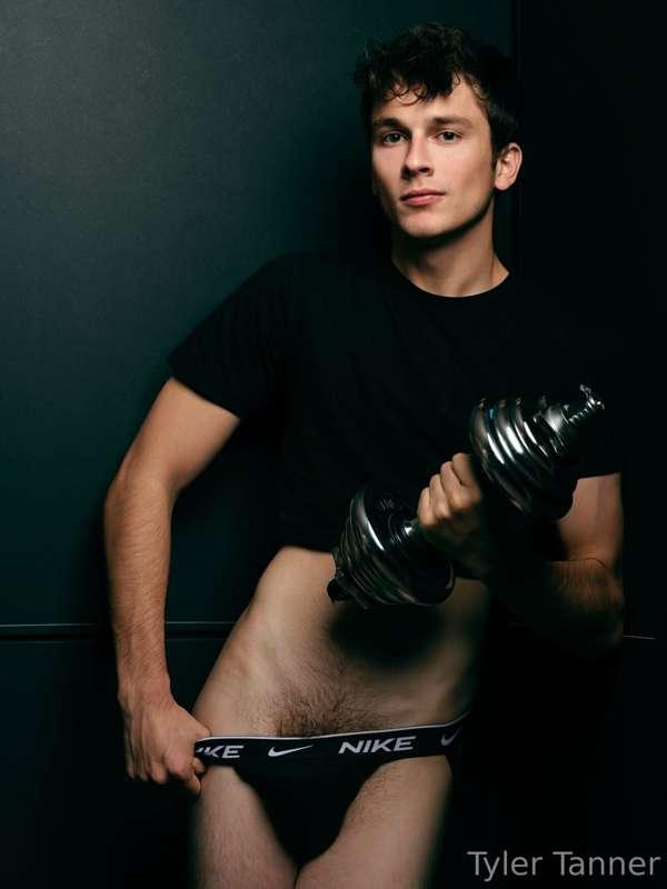 I tried to keep my clothes on during this shoot with @treysp..