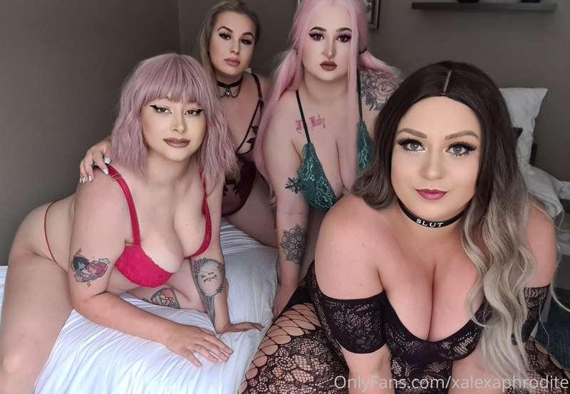 Don't you wish you were in the hotel room next door? 😏
@horn..