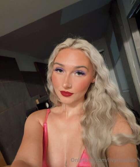 would u take me on a date and be my boyfriend?🥰