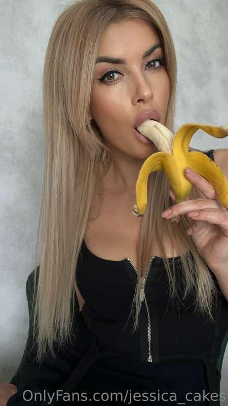 come play with me in my private messages !🍓😉
https://onlyfan..