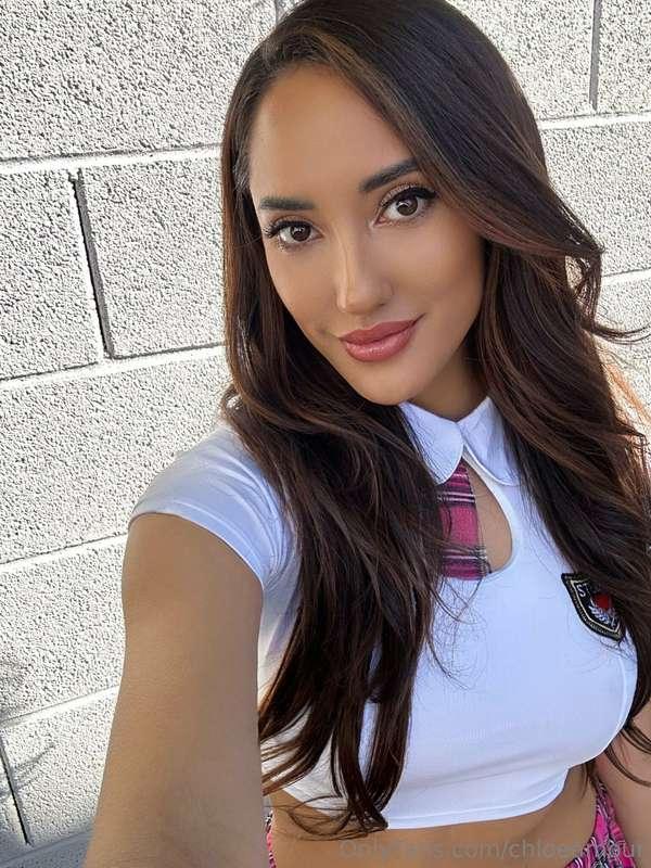 See me in my school 👧 outfit on todays new vid I sent ✨😘