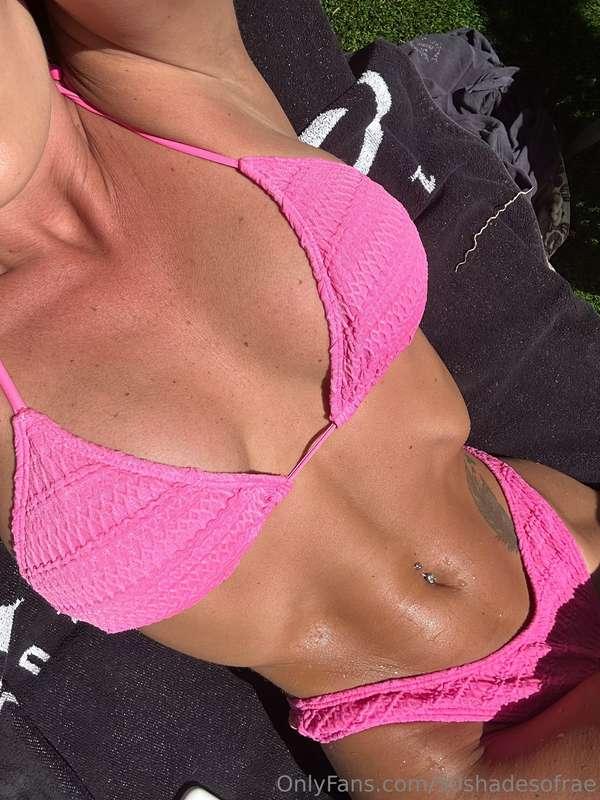 Happy Friday babes 💗