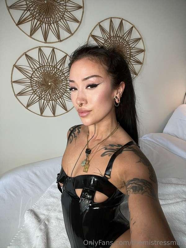 even my gaze is enough to send you spiralling 🤭