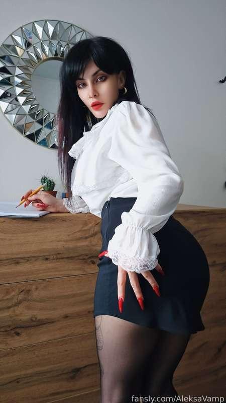 Each of us keeps our secret desires. I love to dream about what can become reality. 🌙✨ What wishes would you like to fulfill?🔥


#fyp #mistress #goth #tattoos #ass #naughty #butt