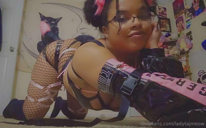 HI LOVES!

Sorry this kitten has been so quiet, I'm going th..