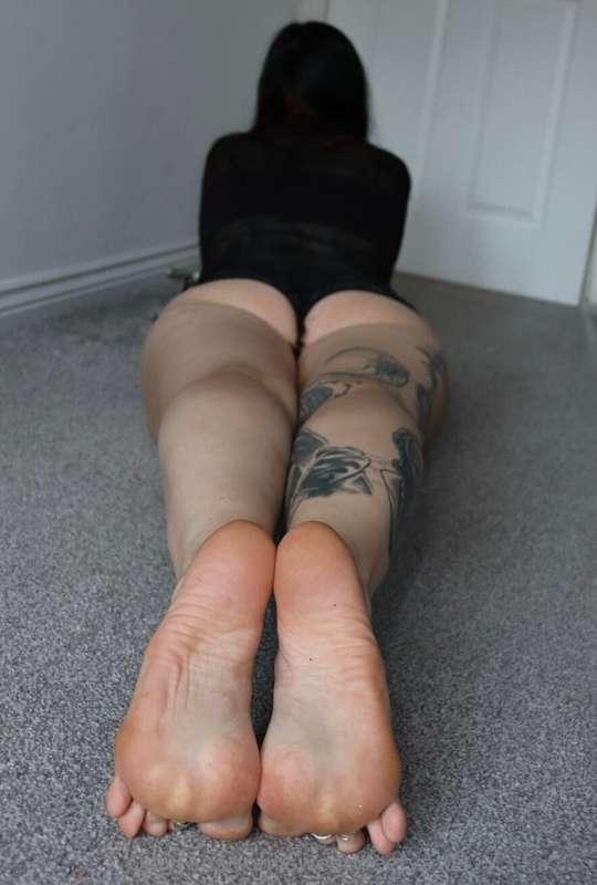 Tickle them or cum on them ? 🪶💦