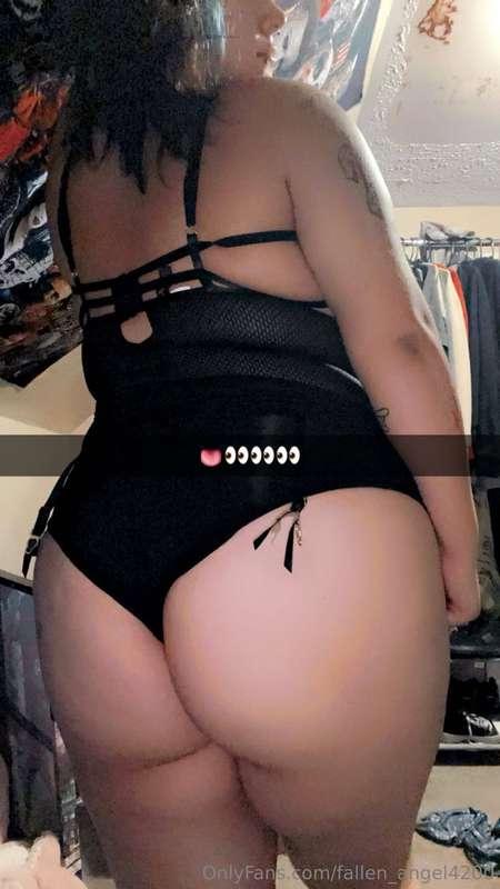 Feeling kinda lonely 😔, would absolutely look so much better..