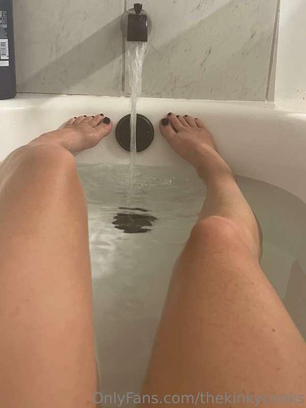 Some bath time😜