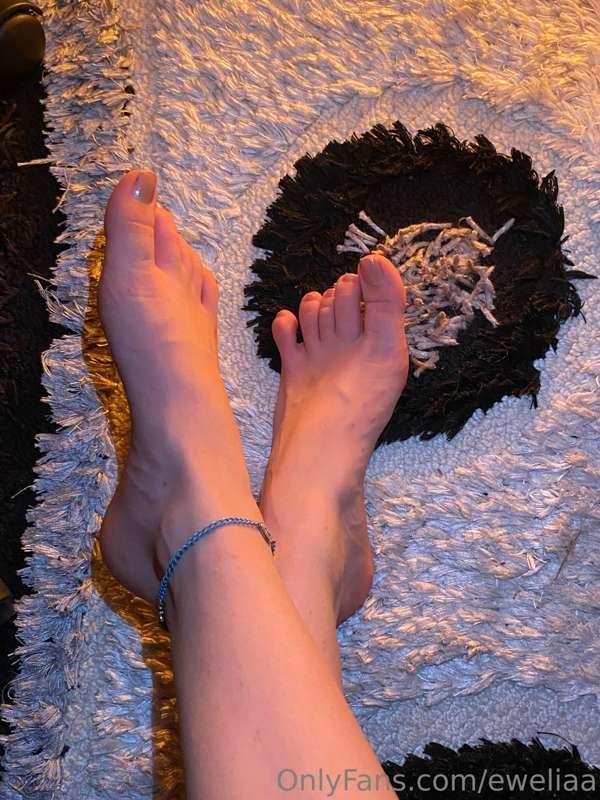 my tiny feet 🤭