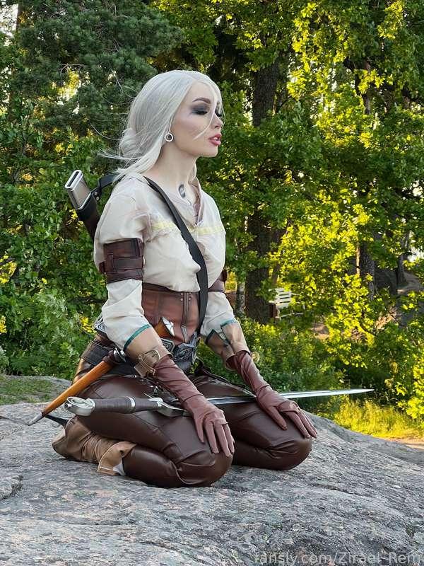 Hope you are not getting tired of Ciri backstage 😊
