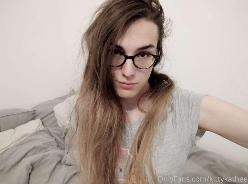 Rough morning, dying inside, boobies still smol