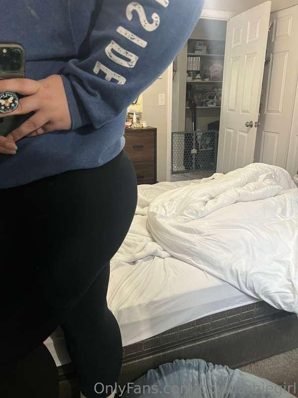 Working on those gains for you! My ass looking great lately ..