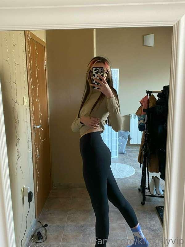 do you think my leggings suit me? :3