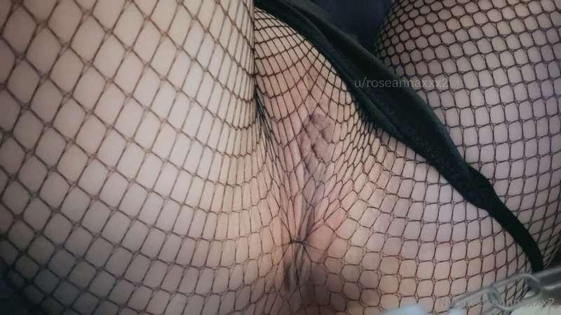 Does anyone else enjoy seeing my pussy and asshole in fish n..