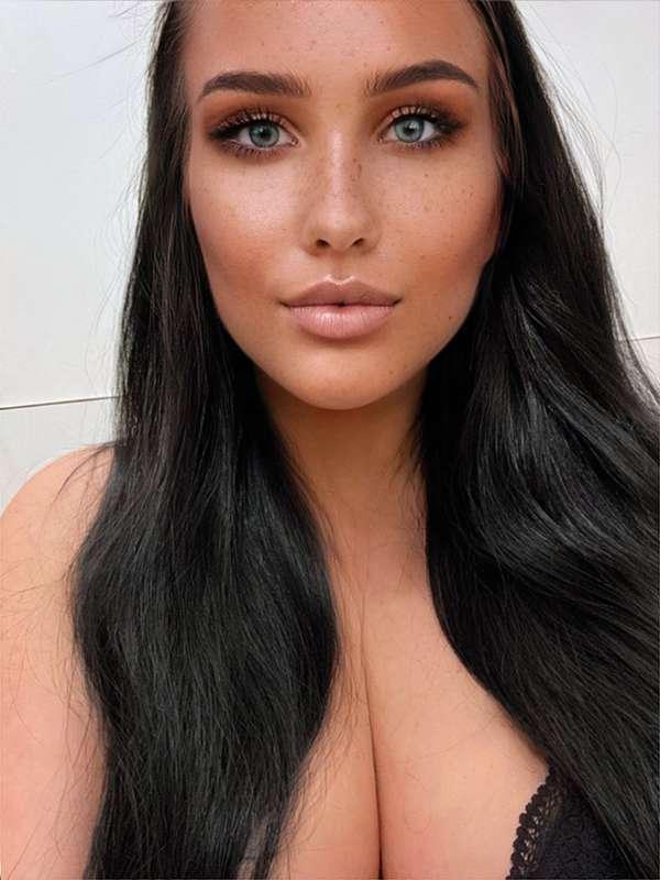 Hello boys, hope you had an amazing day today. 🥰
Mine was re..