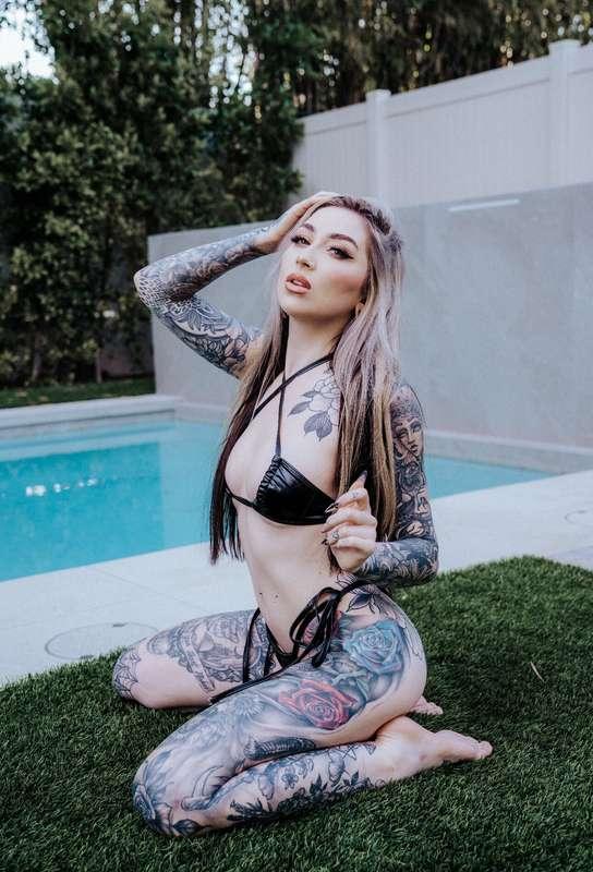 Go say hi to @amandavamp 😈 She’s free 😛