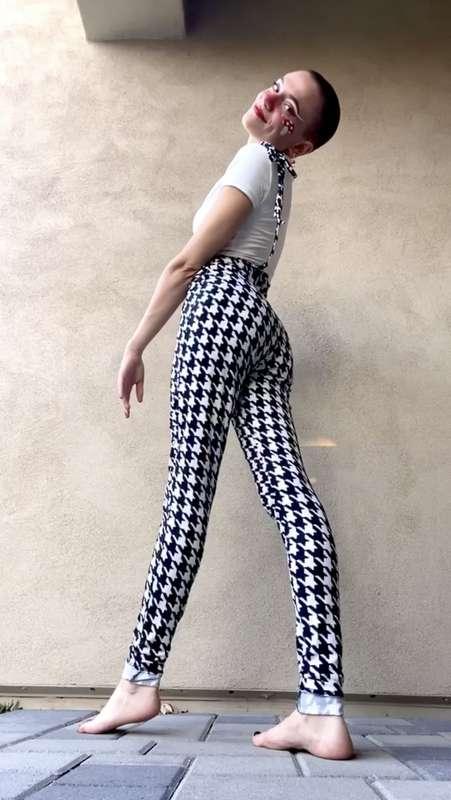 YESTERDAYS OUTFIT THR DAY 🖤🤍❤️🖤🤍❤️🖤🤍❤️🖤🤍❤️🖤🤍❤️🖤🤍❤️