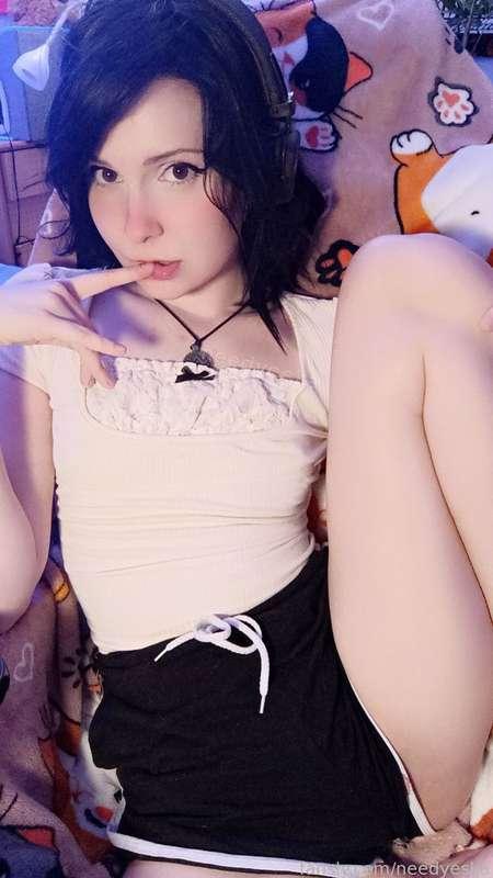 it's lonely in here &gt;&lt;

⛧ #emo #smalltits #belly #brunette #toleplay #striptease #tits #longhair #skinny #scene ⛧