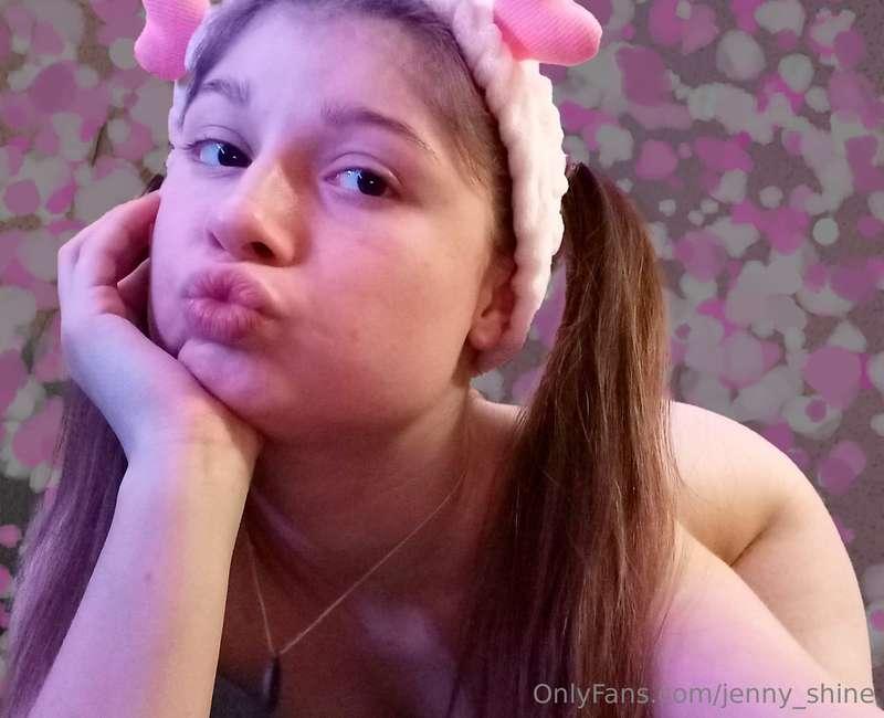 ❕ I’m online ❕ @princess_linsey 🎀🌸You'll keep me company?🎀