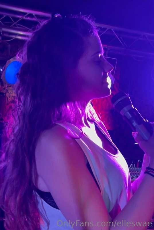The stage is my happy place🎤🎶🫶🏻