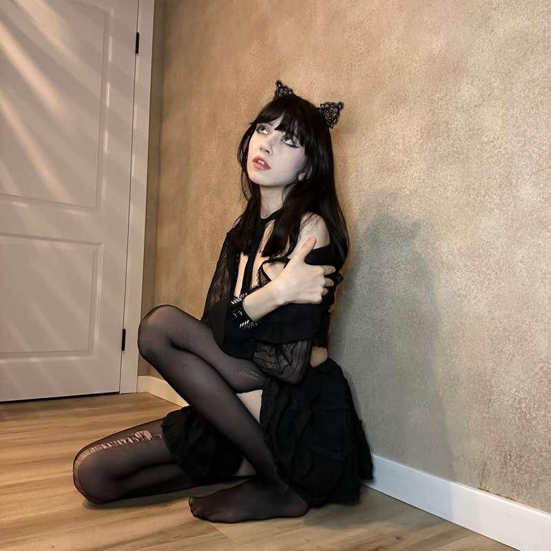 yoursmalldoll image #1