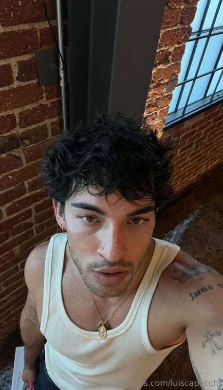 hi :)