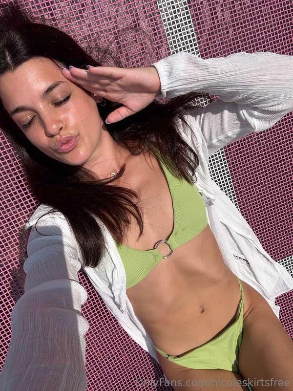 Someone come rub some SPF all over me, ASAP! Love bronzing t..