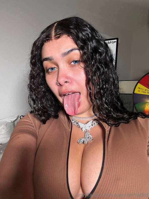 Should I go live on here ? Idk how to really even use this 🫣