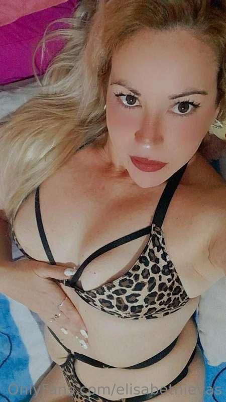 🌼        @foxymom77          🌼
🥵 Im a mom but im horny too 🥵..