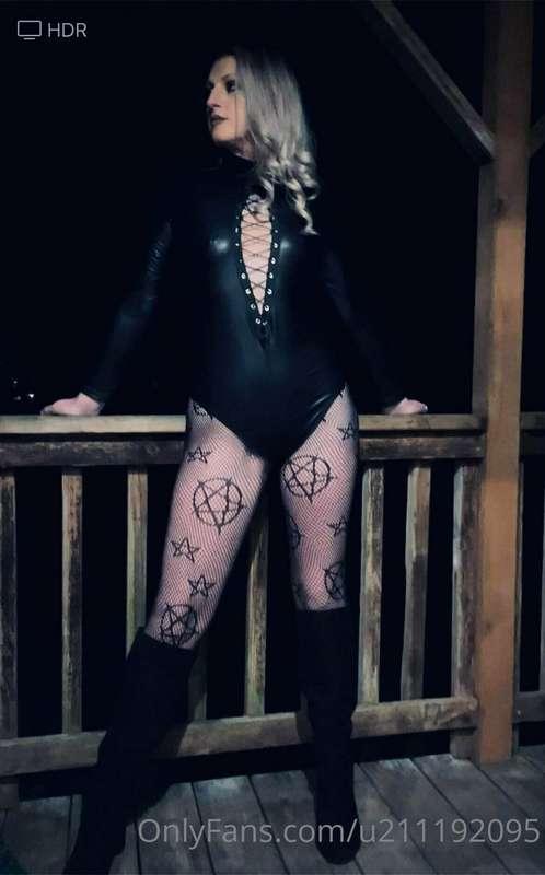 Would you follow me into the dark? xoxoTrixie