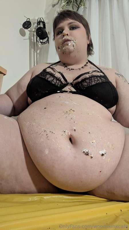 Some post messy stuffing selfies!! 😋🍰