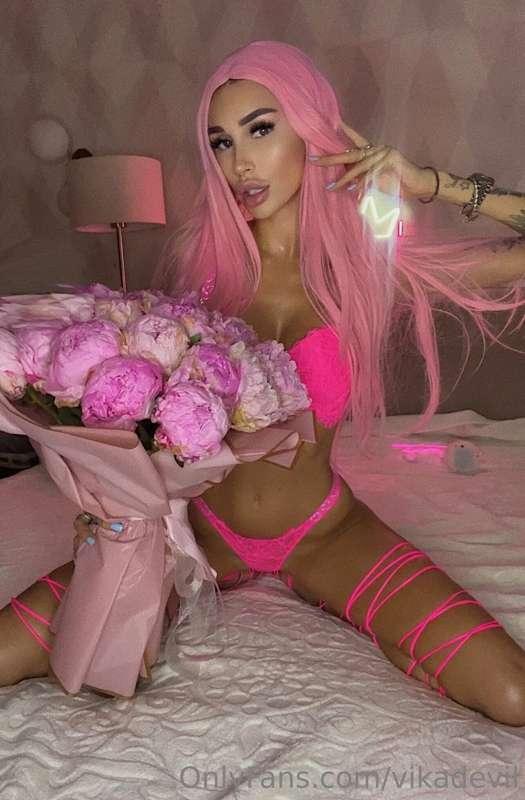 I want you to associate pink only with me 🎀😈