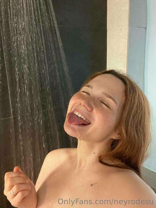 It's shower time ! 😜🚿