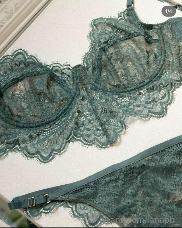 Loovee💕💕I really wanna buy this sexy lingerie!
Would you hel..