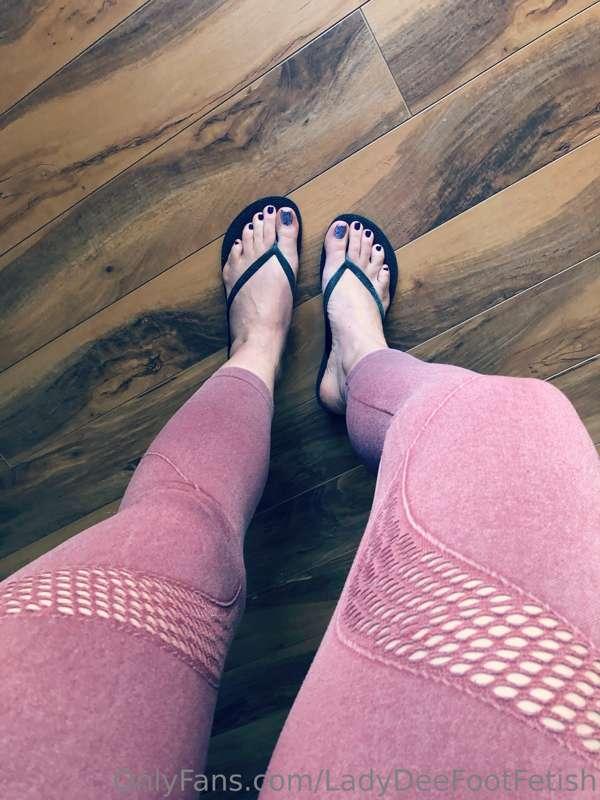 Who's happy it's flip flop season?!