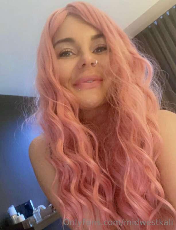 Pretty in pink?  Scroll left 😉 😘 💋 😘