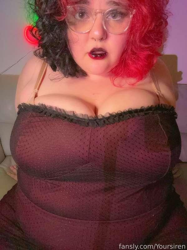 🖤Goth mommy at your service🖤

#bbw #curvy #tits #bigtits #bigboobs #hugetits #hugeboobs #busty #noppv #fyp #nsfw #xxx #boobs #mommy #mommymilkers #joi #roleplay #goth #gothmommy #sexy #hot #naked #nude #fat 