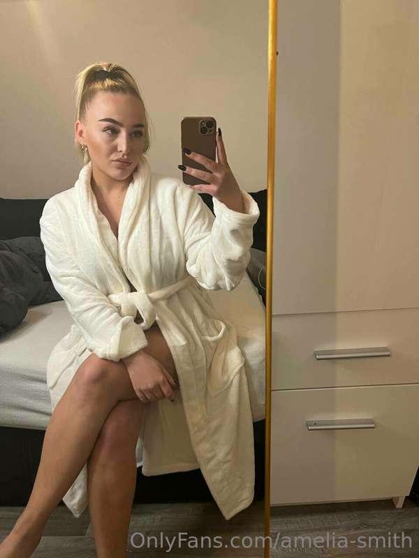 swipe to the right to open my bathing robe 😝
