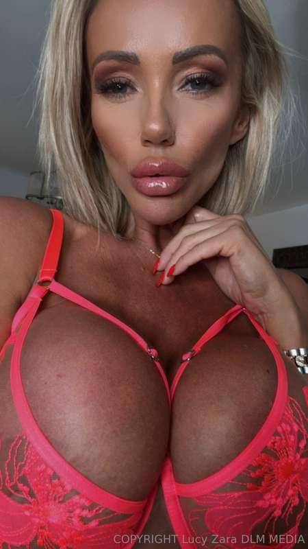 Suck or fuck???? In your DMs all day 