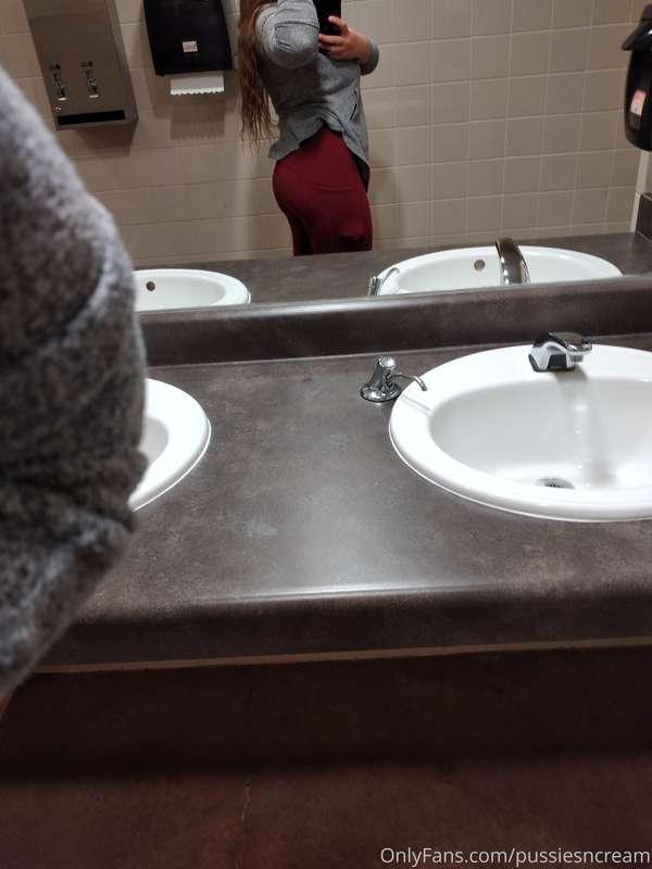 Ass photos as work 😜