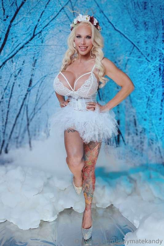 Ice Queen 🧊. Doing my snow dance ❄️ 
