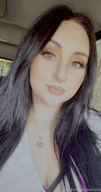 Omg you guys, I got a new face piercing!!! 🤗 I am in lovvvee..