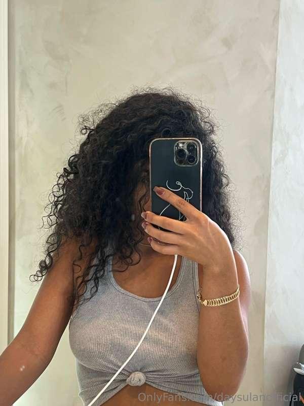 When you see this, dm your most recent mirror selfie💖