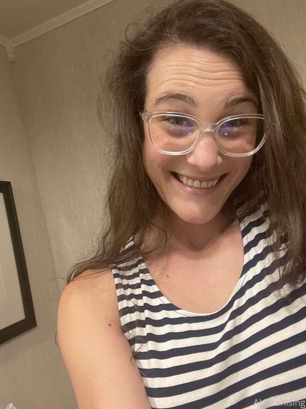 I had to get a new drivers license pic today. How’d I do? 😇