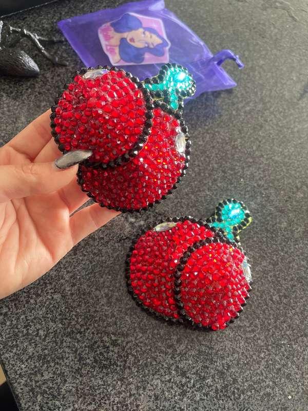 Ya vieron lo que me entregaron 😈😈🍒🍒 si adivinas donde van te..
