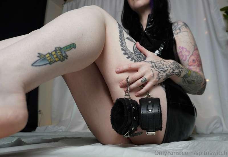 I often daydream about restraining you, exploring your body ..